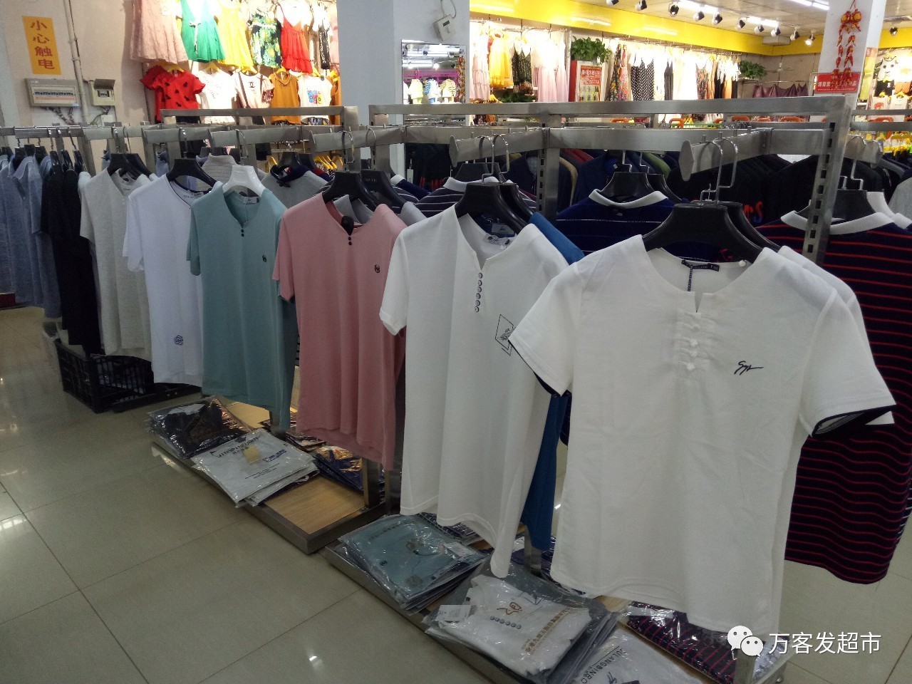 萬(wàn)客發(fā)服裝區(qū) 一降到底，賠錢大甩賣！